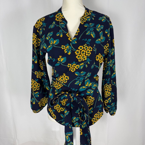 J. Crew Women's Drapey Crepe Navy Floral Wrap Blouse Top Size M Fall, 3/4 Sleeve - Picture 2 of 9